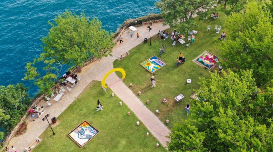 Antalya Muratpaşa’da Renklerin ve Çiçeklerin Buluşması