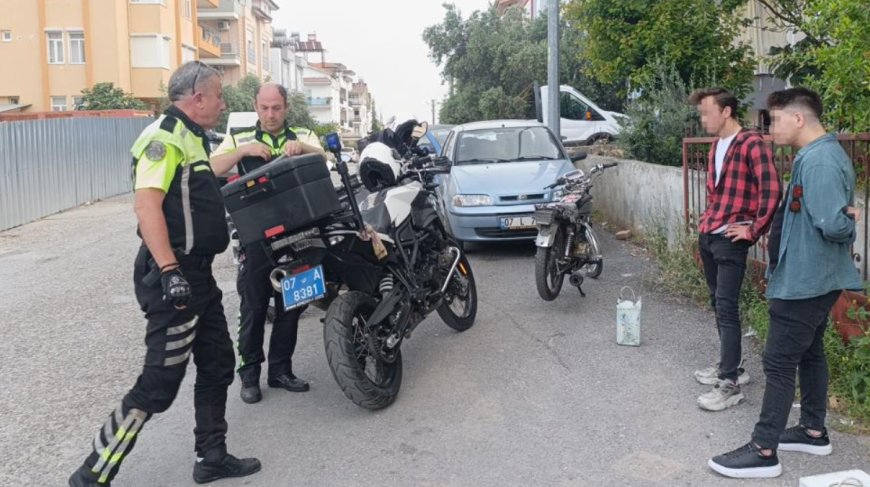 Manavgat’ta polisi görünce kaçmaya başlayan motosiklet sürücüsü kısa sürede yakalandı.