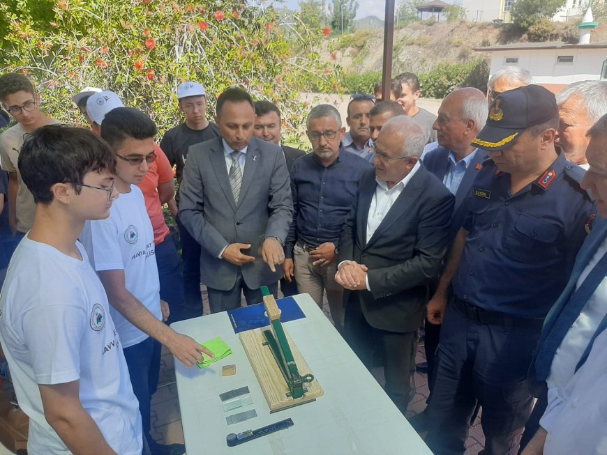 ANTALYA'nın Kumluca ilçesinde TÜBİTAK 4006 Bilim Fuarı açıldı.