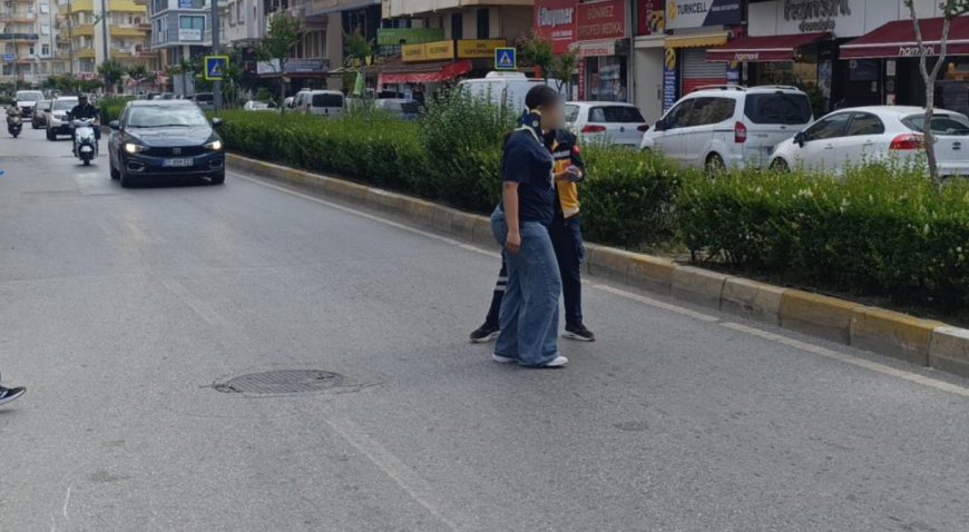 Antalya'da Kurallara Uymayan Geçiş Kazayla Sonuçlandı: Motosiklet Yayaya Çarptı