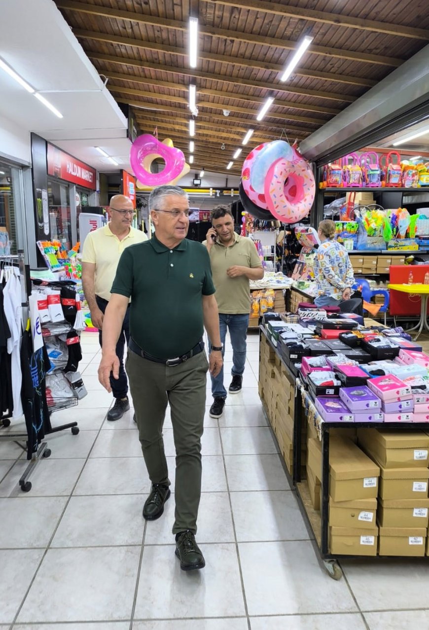 KEMER Belediye Başkanı Necati Topaloğlu, Beldibi Mahallesi'nde esnaf ziyaretinde bulundu.