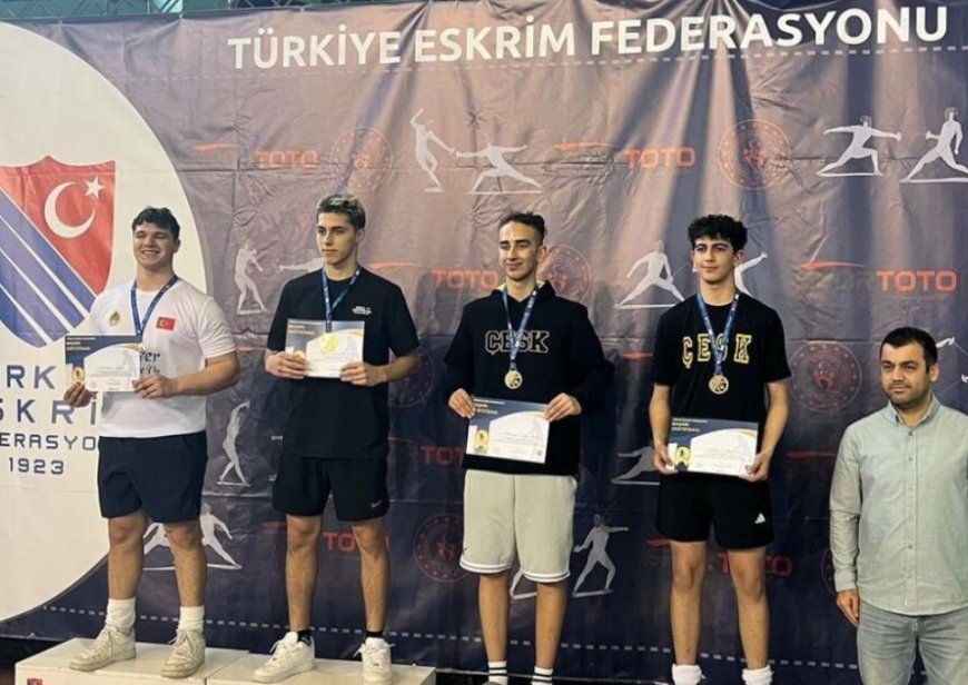 Alanyasporlu Eskrimciler Mersin’den Madalyayla Döndü!