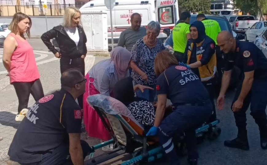 Antalya’nın Manavgat ilçesinde yaya geçidinden geçmeye çalışan kadına otomobil çarptı.