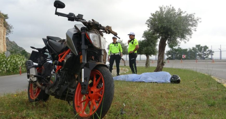 Antalya'da Virajda Hakimiyetini Kaybeden Motosiklet Sürücüsü Yaşamını Yitirdi.