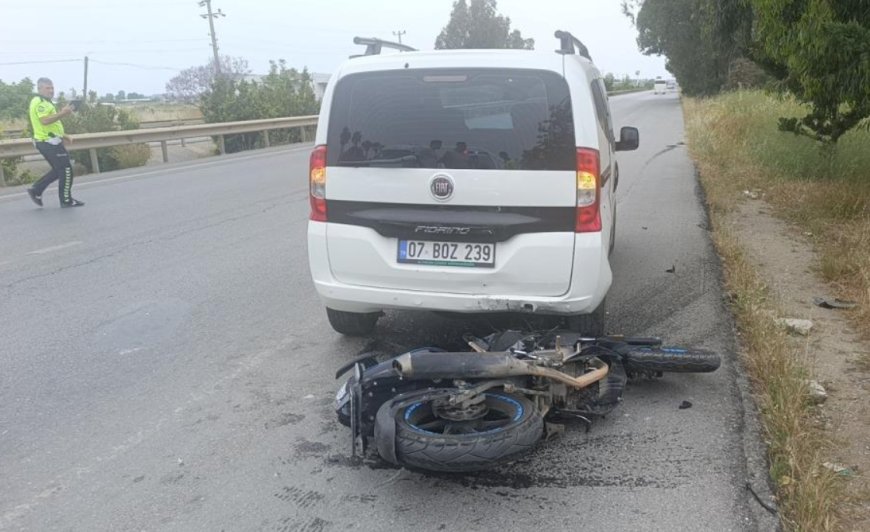 Antalya Manavgat'ta Kaza: Motosiklet, Yolcu İndiren Araca Çarptı