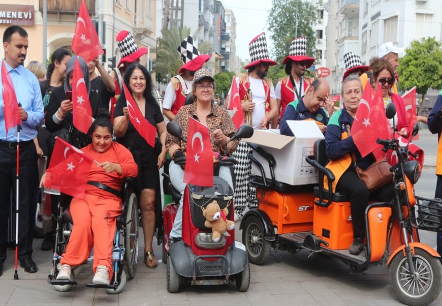 ANTALYA'da Engelsiz Yürekler Festivali ve Yaza Merhaba Şenliği düzenlendi.
