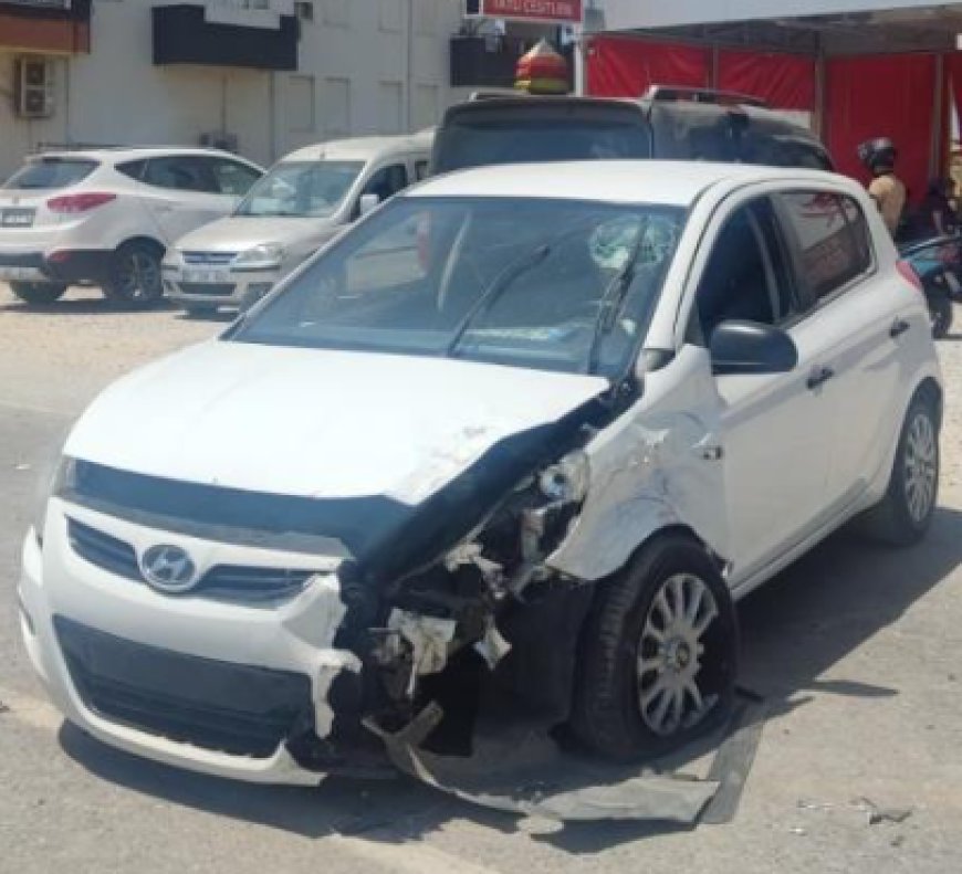 Manavgat’ta Hafif Ticari Araçla Otomobil Çarpıştı: 1 Yaralı