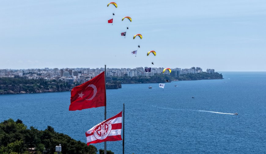 Antalya’da 19 Mayıs Coşkusu: THK’dan Nefes Kesen Gösteri