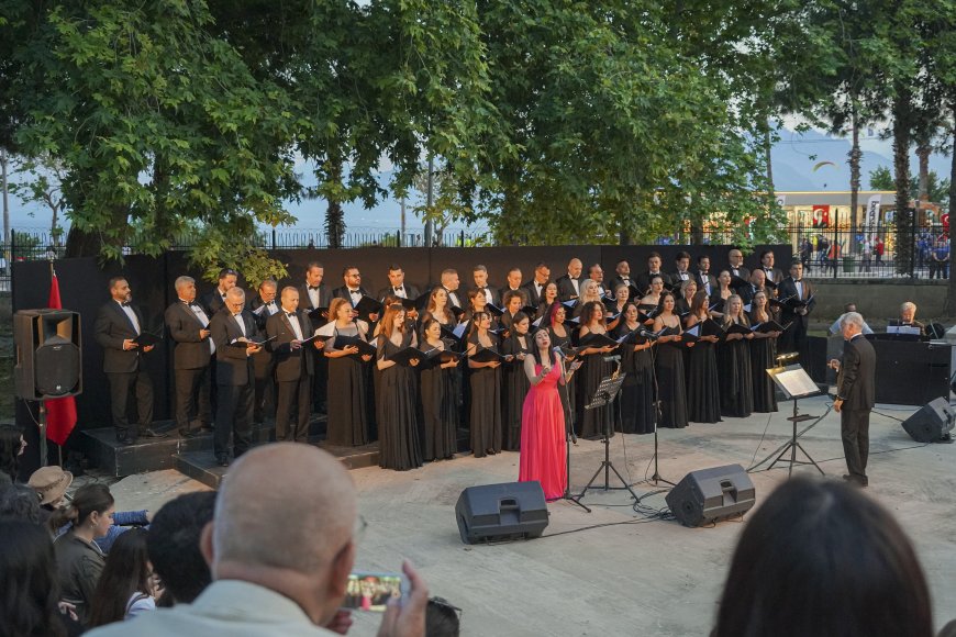 Antalya Müzesi Bahçesi’nde Sanat ve Cumhuriyet Buluştu