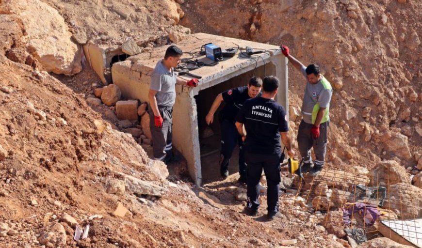 Antalya'da 21 Çocuk Drenaj Tüneline Girdi, Polis ve İtfaiye Alarma Geçti