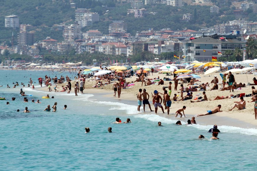 İki Bayram Birleşti, Antalya'da Tatil Patlaması Bekleniyor
