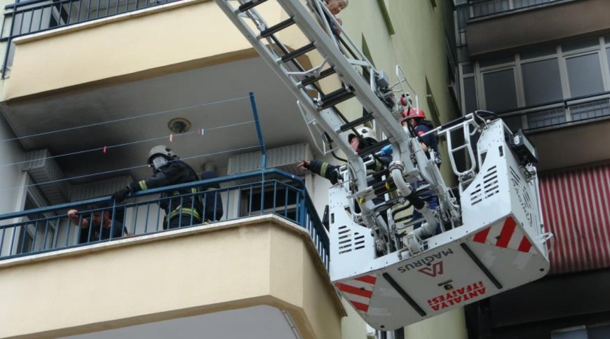 Antalya’da Apartman Yangını: Alevler ve Duman Mahalleliyi Sokağa Döktü