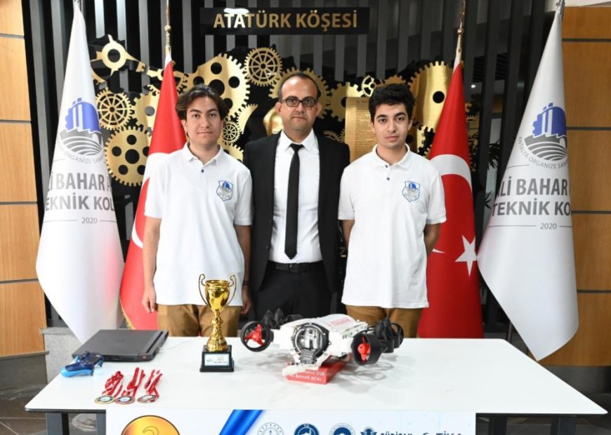 Antalyalı Öğrenciler Dünya Sahnesinde Parladı