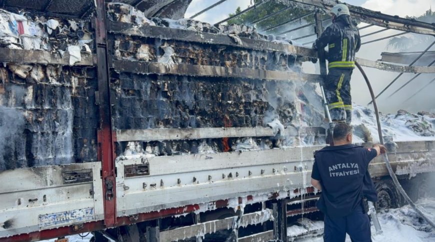 Antalya'da Dorseden Dumanlar Yükseldi, Sürücü Müdahale Etti.