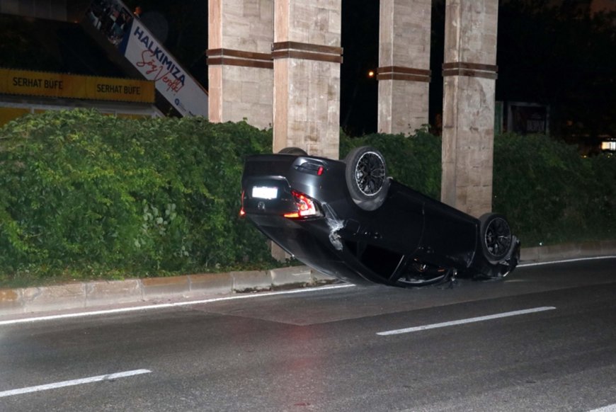 Antalya'da Refüje Çarpıp Takla Attı: Kazada Şans Eseri Can Kaybı Yok.