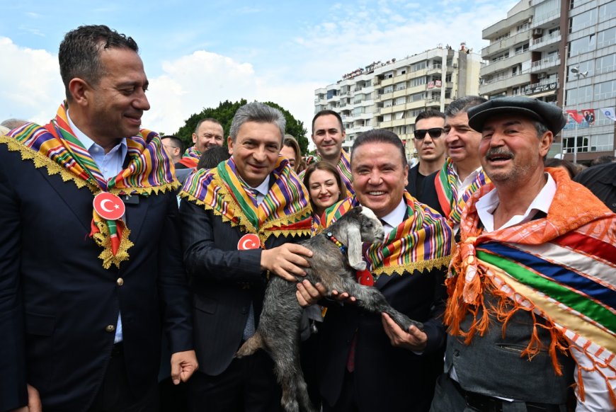 Antalya sokakları Yörük göçüyle şenlendi