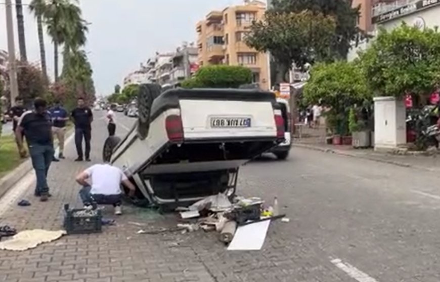 Alanya’da Trafik Kazası: Kamyonet Otomobile Çarpıp Takla Attı