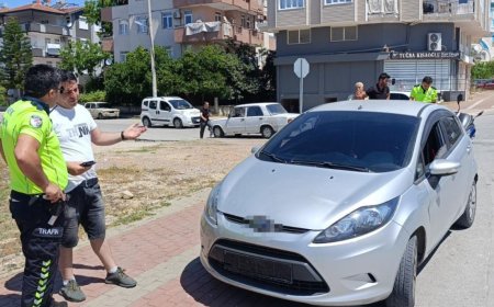 Manavgat’ta Kavşakta Otomobille Çarpışan Motosiklet Sürücüsü Yaralandı