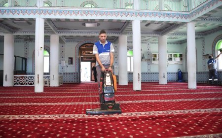 Konyaaltı Belediyesi’nden Bayrama Özel Temizlik Çalışmaları
