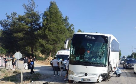 Burdur-Antalya yolunda refüje çıkan yolcu otobüsü direğe çarptı: 6 yaralı
