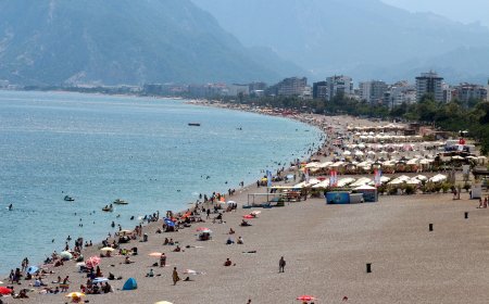 Antalya sahilleri doldu taştı