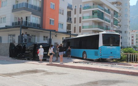 Antalya’da Kontrolsüz Kavşakta Kaza: 3 Yaralı