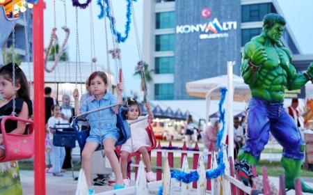 KONYAALTI'NDA BAYRAM KUMPANYASINA YOĞUN İLGİ