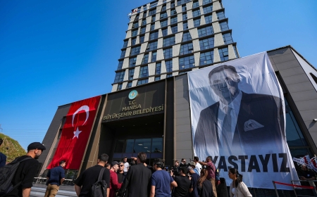 Manisa, Ferdi Zeyrek'i uğurluyor
