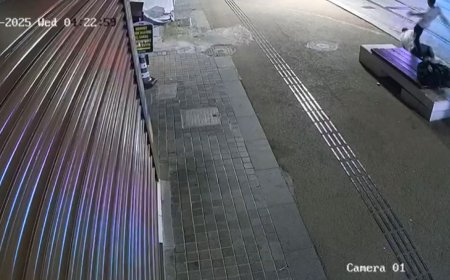 Muratpaşa ilçesi Üçgen Mahallesinde bankta oturan kişi gasp edildi