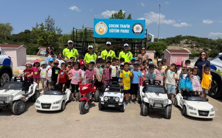 Antalya Emniyetinden öğrencilere uygulamalı trafik eğitimi verildi.