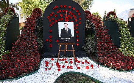 Antalya Kemer belediyesi Başkan Zeyrek için anma köşesi hazırladı