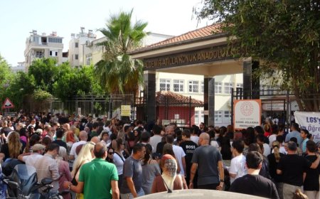 Antalya’da LGS Heyecanı Başladı: Öğrenciler ve Veliler Sınav Heyecanını Paylaştı