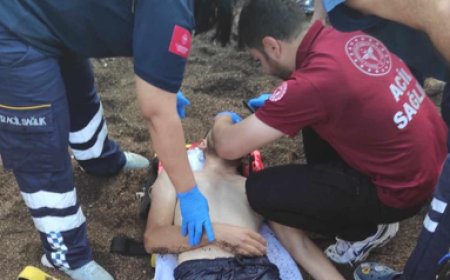 Antalya’da Denize Giren 18 Yaşındaki Genç Boğularak Hayatını Kaybetti