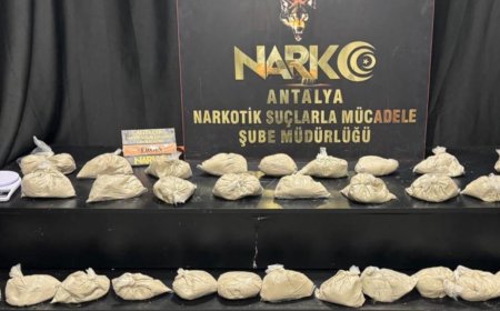 Antalya'da Uyuşturucu Ticareti Yapan Şahıs Suçüstü Yakalandı