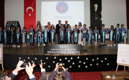 Akdeniz Çocuk Üniversitesi’nde Mezuniyet Coşkusu