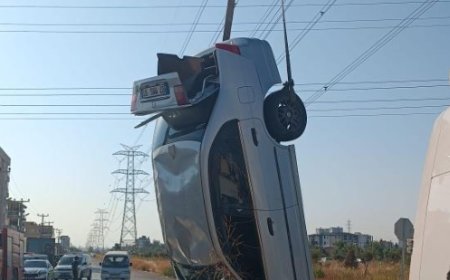 Antalya’da sürücüsünün direksiyon hakimiyetini kaybettiği otomobil, su kanalına düştü.