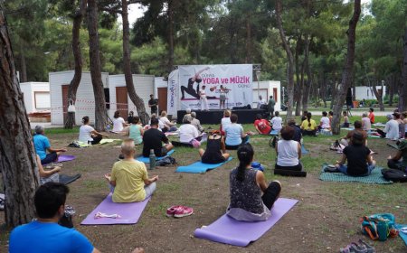 Sanat ve Sporu Buluşturan Etkinlik: Kemanla Yoga