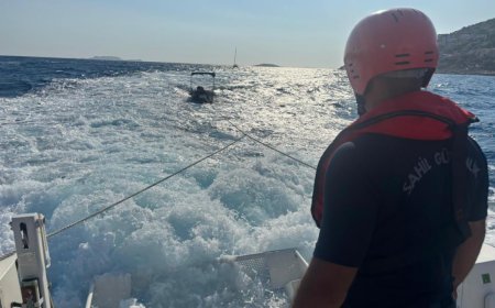 Kaş’ta Arızalanan Tekne Sahil Güvenlik Tarafından Kurtarıldı