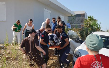 Serik’te Korkutan Kaza! Araçta Sıkışan Yolcu Hastaneye Kaldırıldı