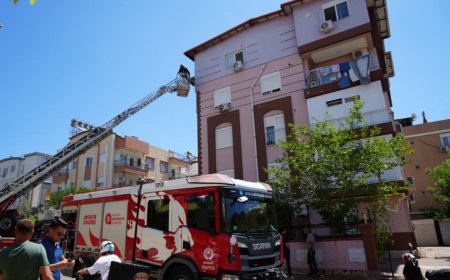 Antalya'nın Kepez ilçesinde bir apartmanın son katında çıkan yangın paniğe neden oldu.