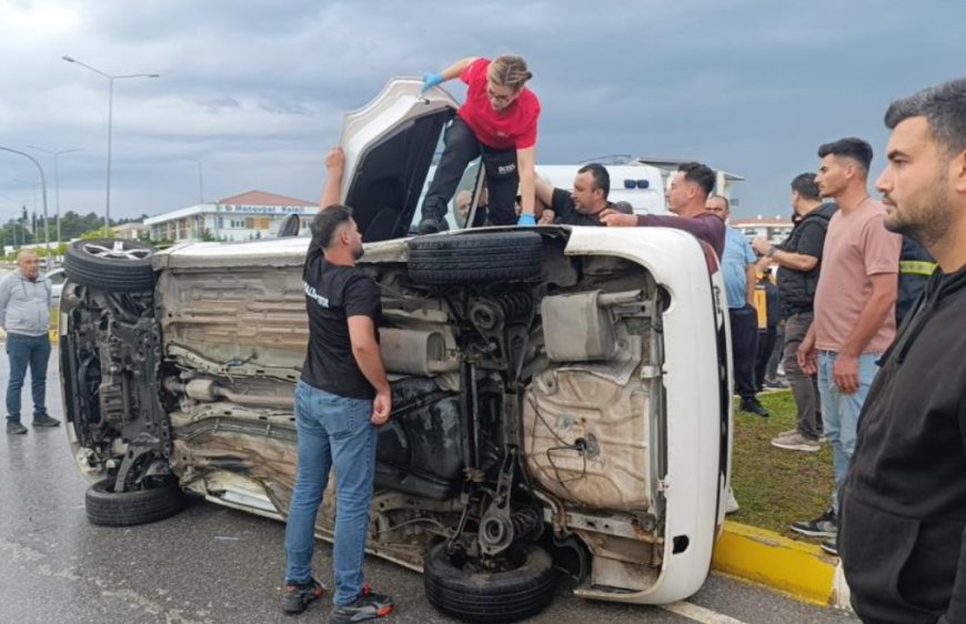 Antalya Manavgat’ta Alkollü Sürücünün Neden Olduğu Kazada Otomobil Yan Yattı