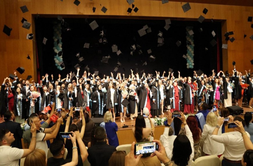 Akdeniz Üniversitesi Manavgat Turizm Fakültesi Mezunlarını Uğurladı