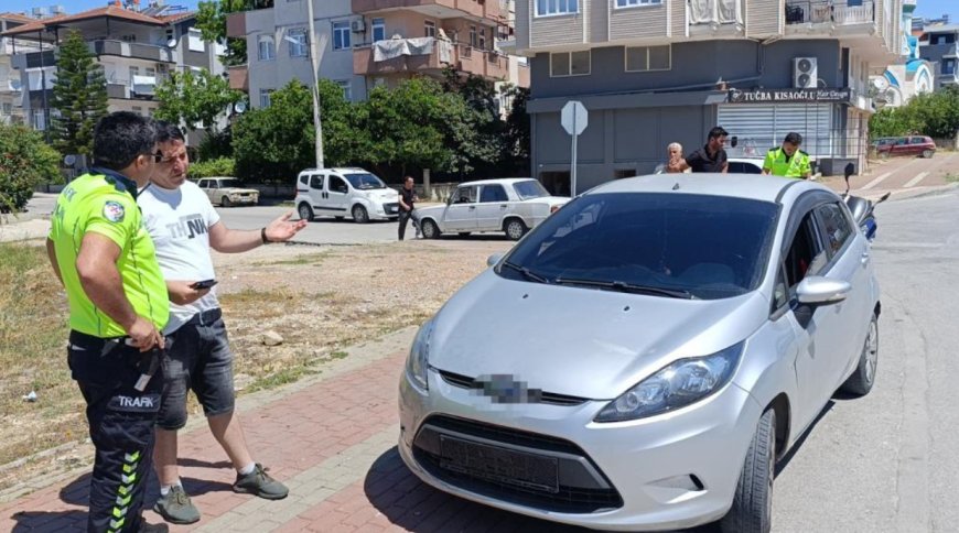 Manavgat’ta Kavşakta Otomobille Çarpışan Motosiklet Sürücüsü Yaralandı