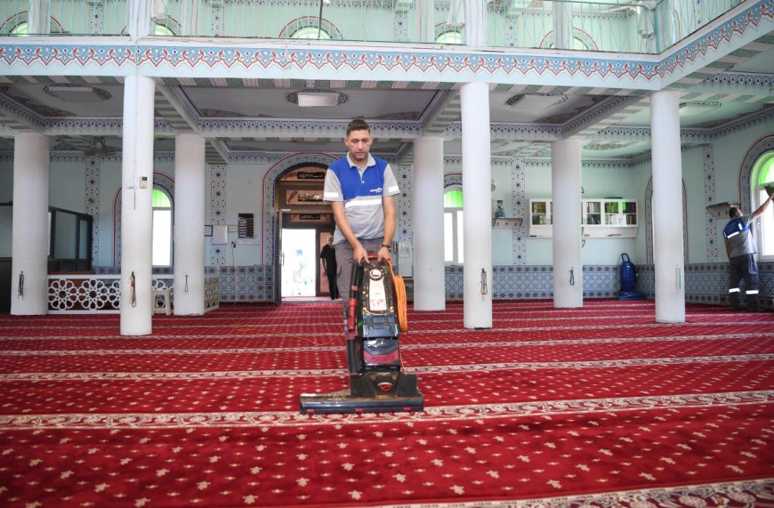 Konyaaltı Belediyesi’nden Bayrama Özel Temizlik Çalışmaları