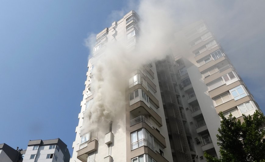 Antalya larada 7. katta çıkan yangın korkuttu