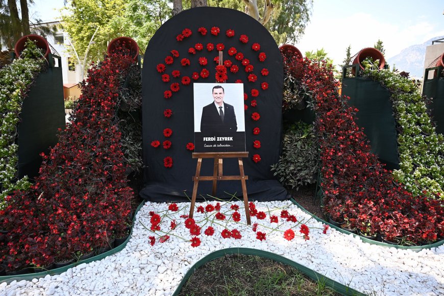 Antalya Kemer belediyesi Başkan Zeyrek için anma köşesi hazırladı