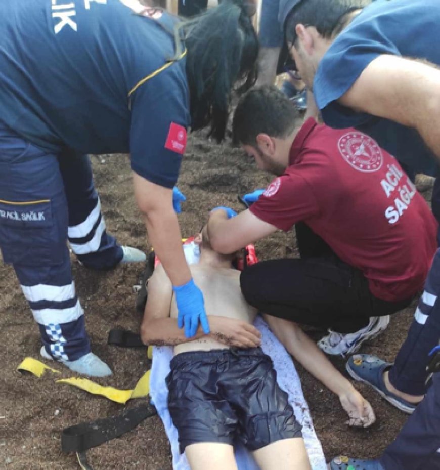 Antalya’da Denize Giren 18 Yaşındaki Genç Boğularak Hayatını Kaybetti