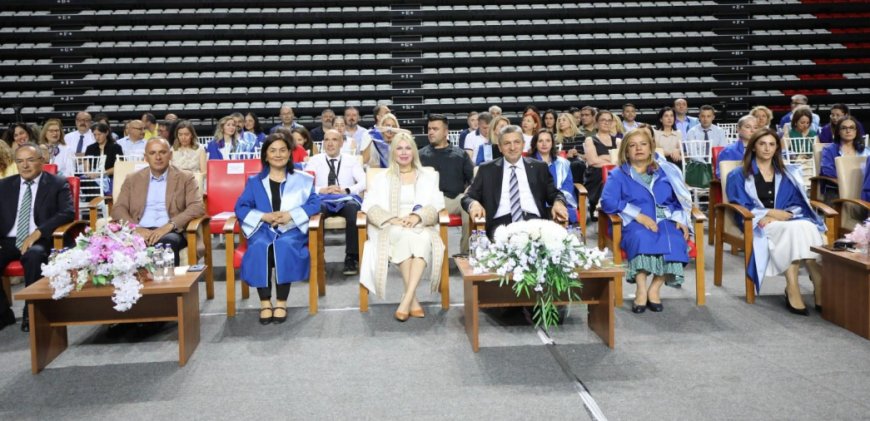 Akdeniz Üniversitesi’nde Hekimlerin Mezuniyet Coşkusu