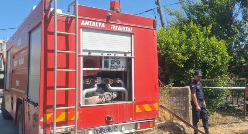 Serik’te Korkutan Yangın: Ev ve Traktör Kullanılamaz Hale Geldi
