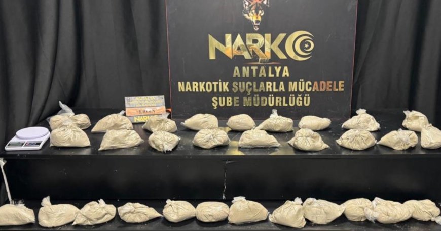 Antalya'da Uyuşturucu Ticareti Yapan Şahıs Suçüstü Yakalandı